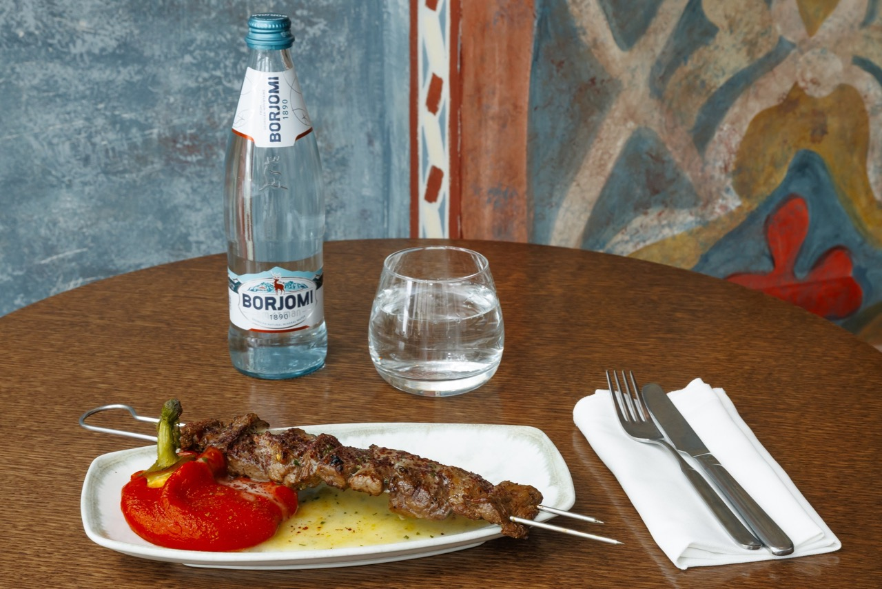 შეფ-მზარეულის რჩევა: როგორ შევუხამოთ სასმელები კერძებს