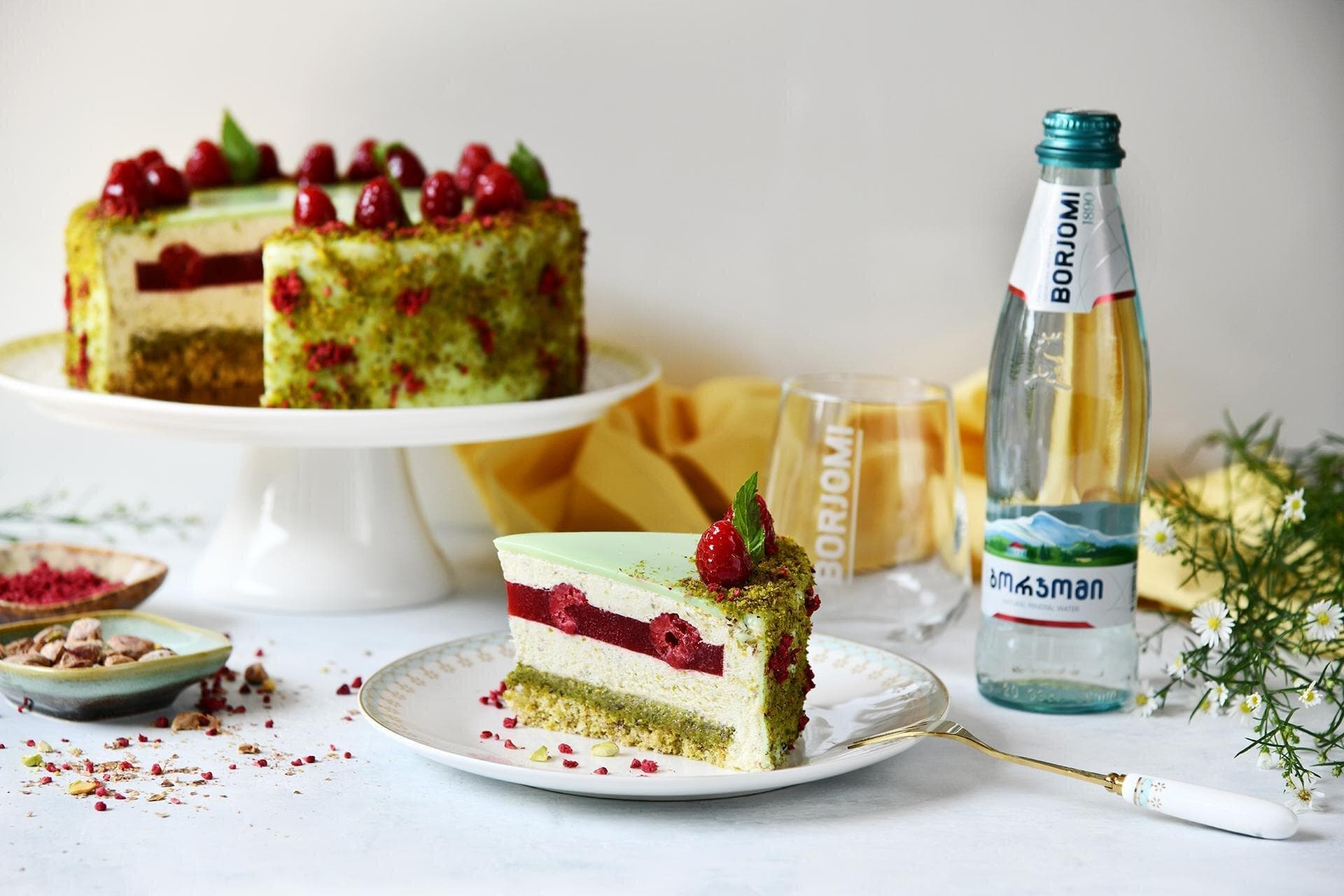 Pistachio and raspberry cake