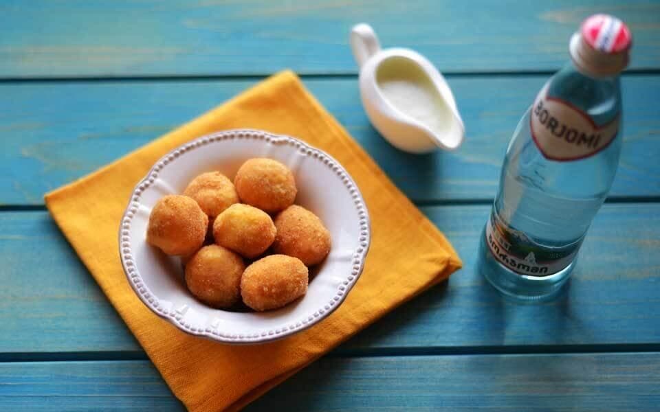 Fried mozzarella balls 