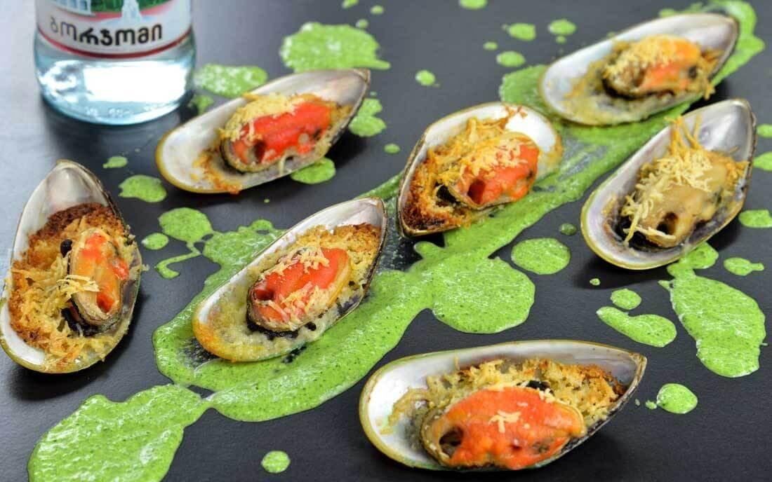Baked mussels with tarragon
