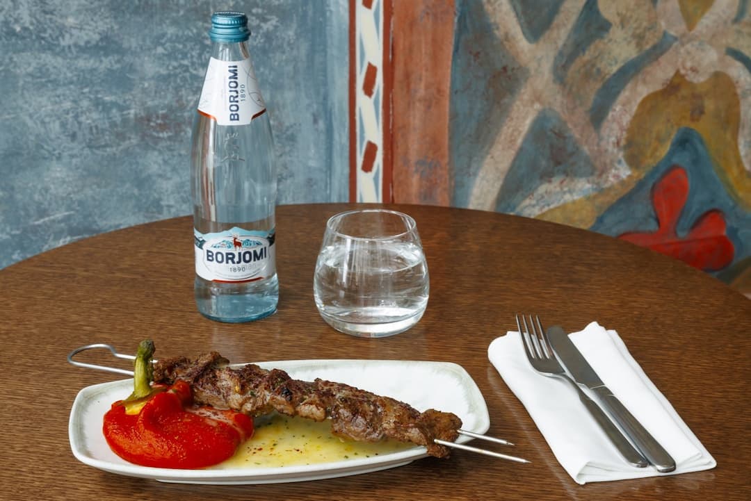 შეფ-მზარეულის რჩევა: როგორ შევუხამოთ სასმელები კერძებს