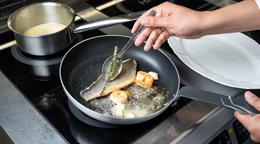 How to sear fish properly: the secret to a crisp outside and a juicy center.