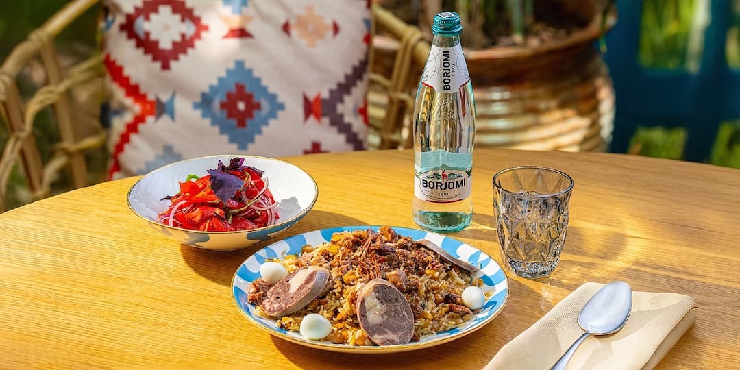 Festive pilaf with lamb, raisins and navat
