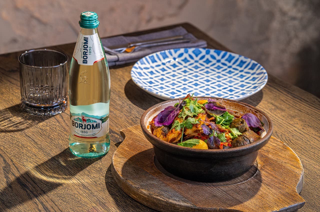 ტაჯინი ფარშირებული ბოსტნეულითა და არომატული ბულიონით — იუჟანინი 