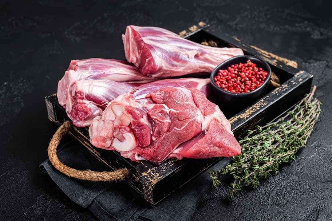 გამოიყენეთ მინერალური წყალი ხორცის დელიკატური მარინადისთვის