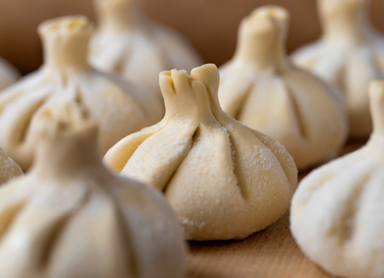 როგორ მოვამზადოთ იდეალური ხინკლის ცომი მინერალური წყლის გამოყენებით